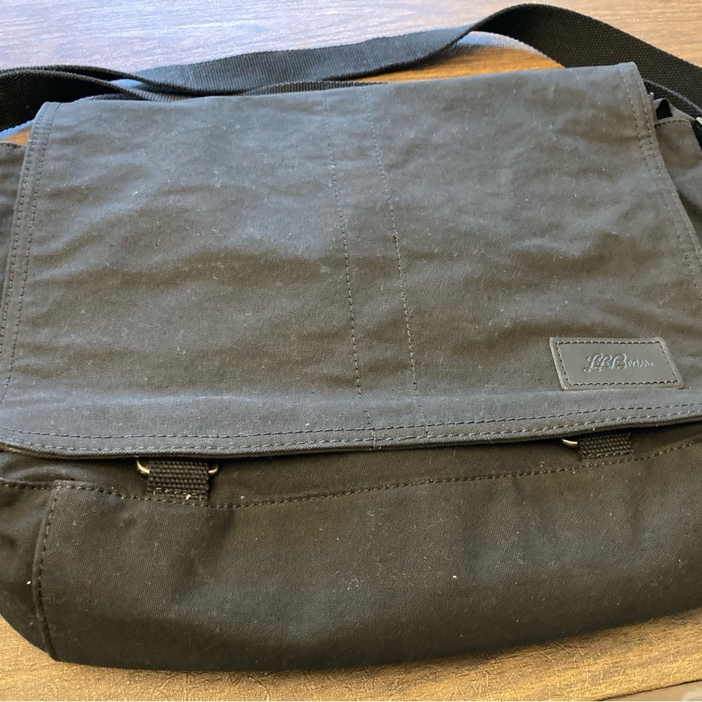 Men’s messenger bag